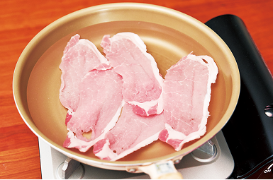 豚しゃぶは水から茹でる