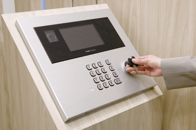 宅外のインターホンの外観