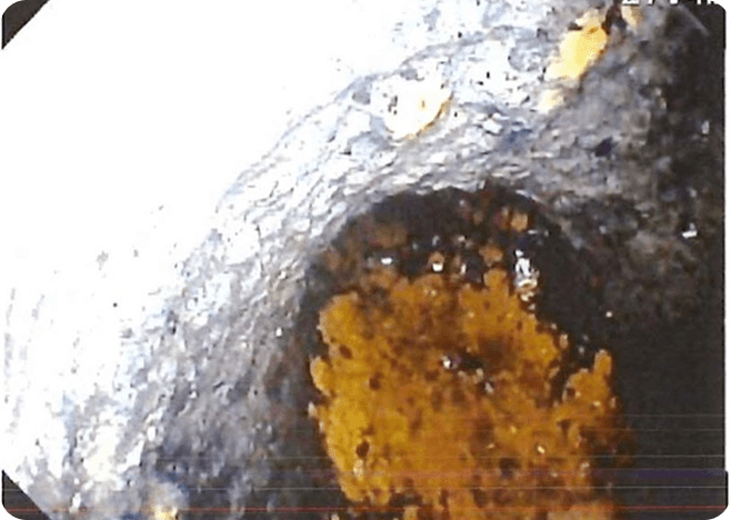 排水管内に発生している赤茶色の錆び