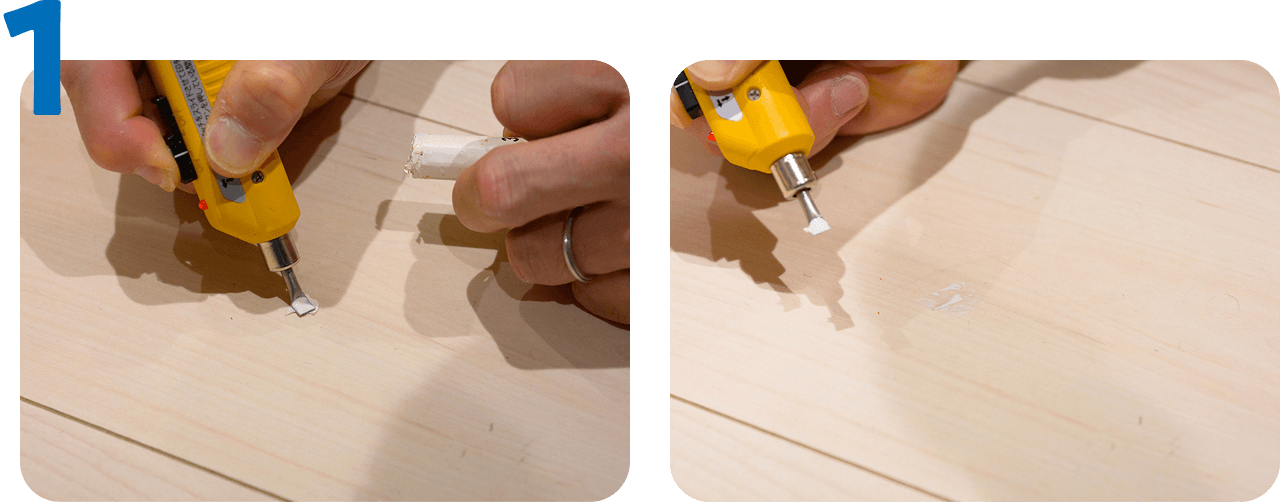 電池こてで充填剤を溶かして傷を埋める様子