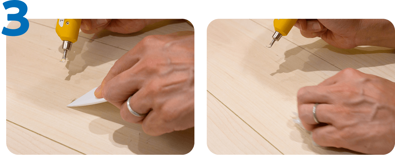 付属のヘラで表面を平らに擦りなじませて仕上げる様子