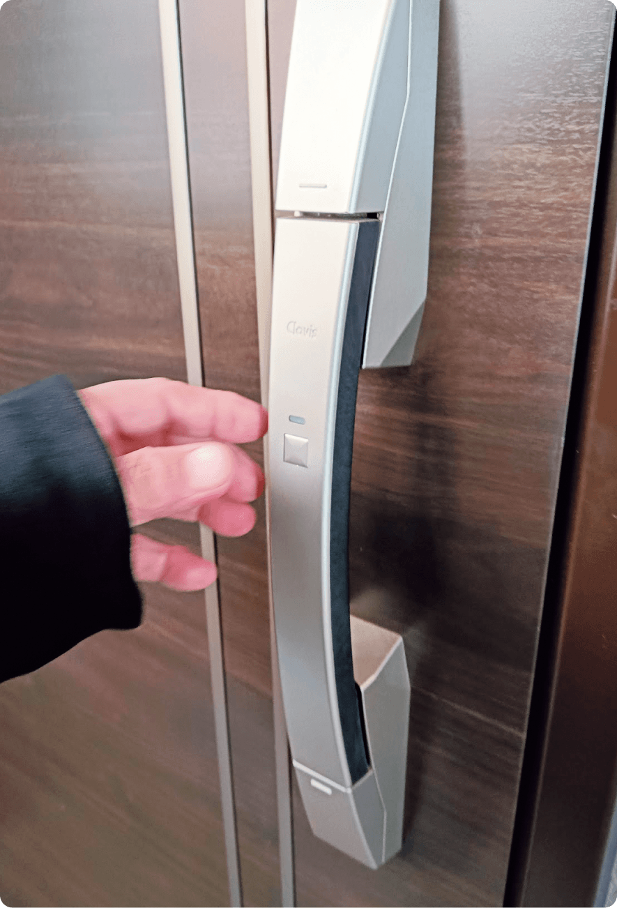 ドアのロック機構のアップ写真