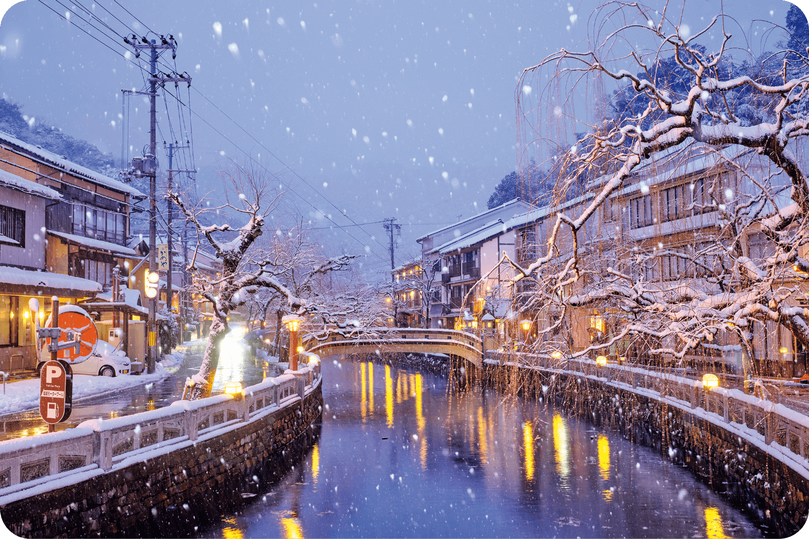 雪の降る城崎温泉地