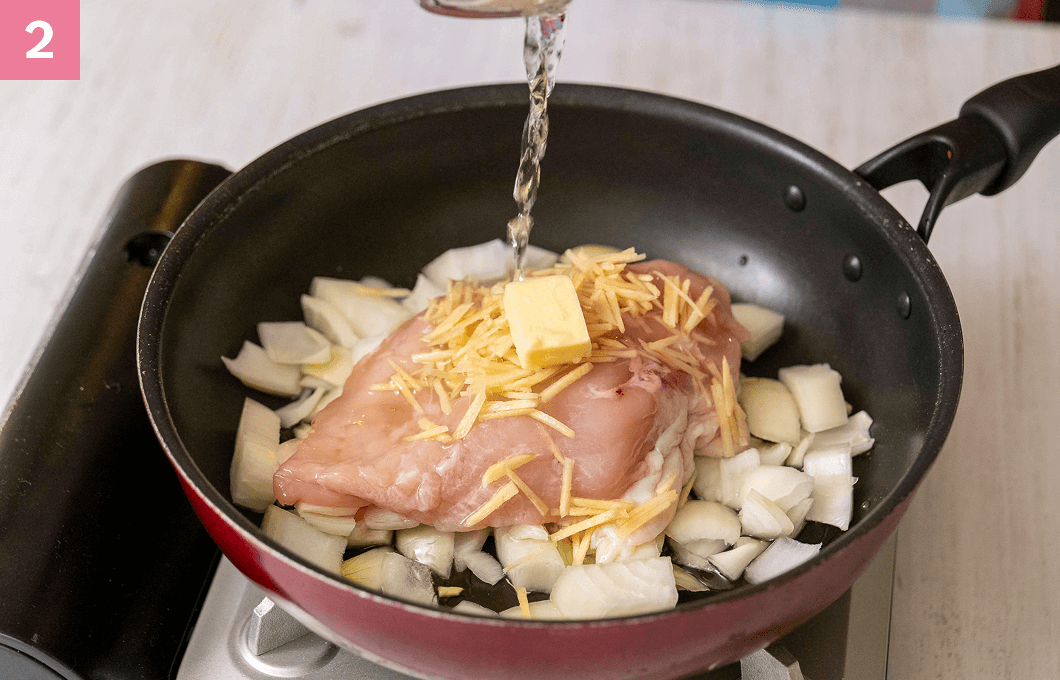 水を回しかける様子