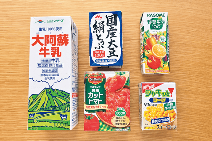 机に並んだロングライフ紙パック製品