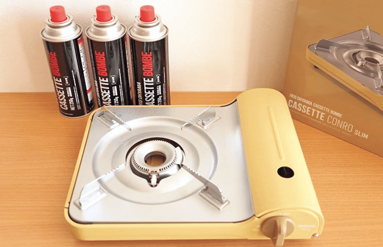 備蓄品のカセットコンロとボンベのセット
