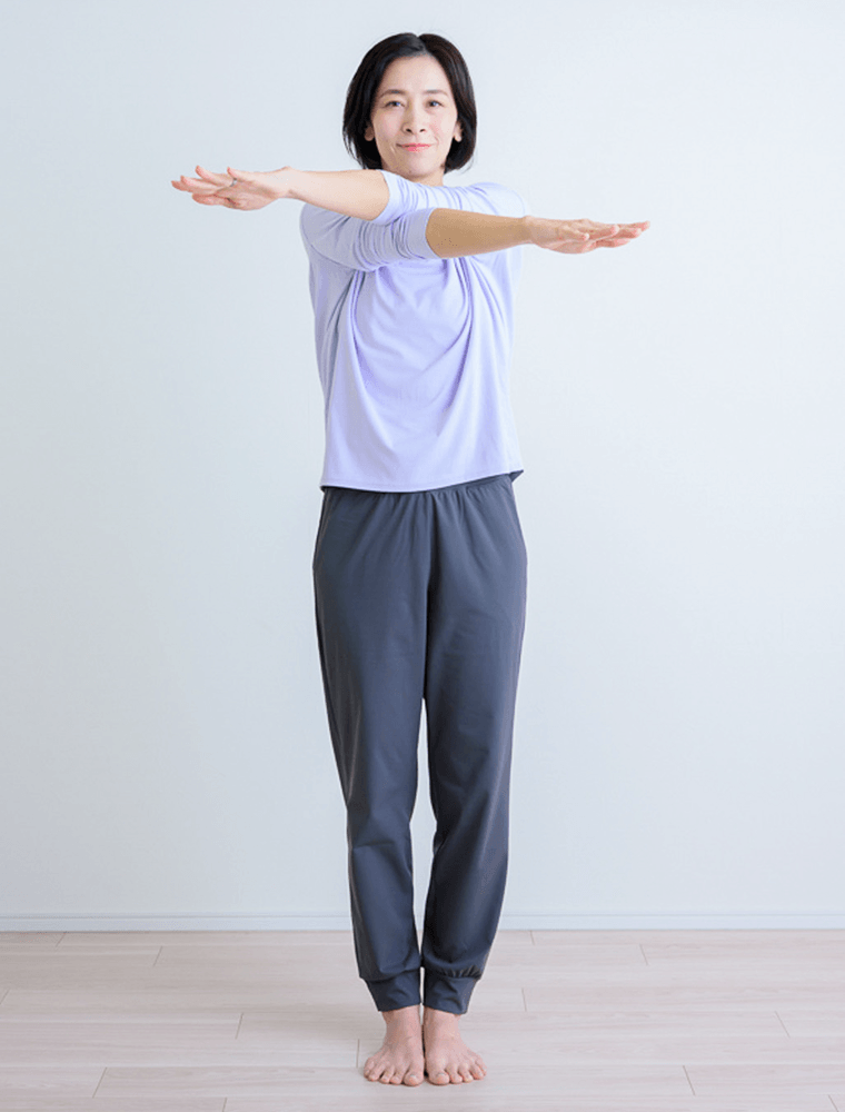 胸の前で腕をクロスする先生