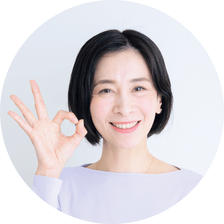 指でOKマークをする先生