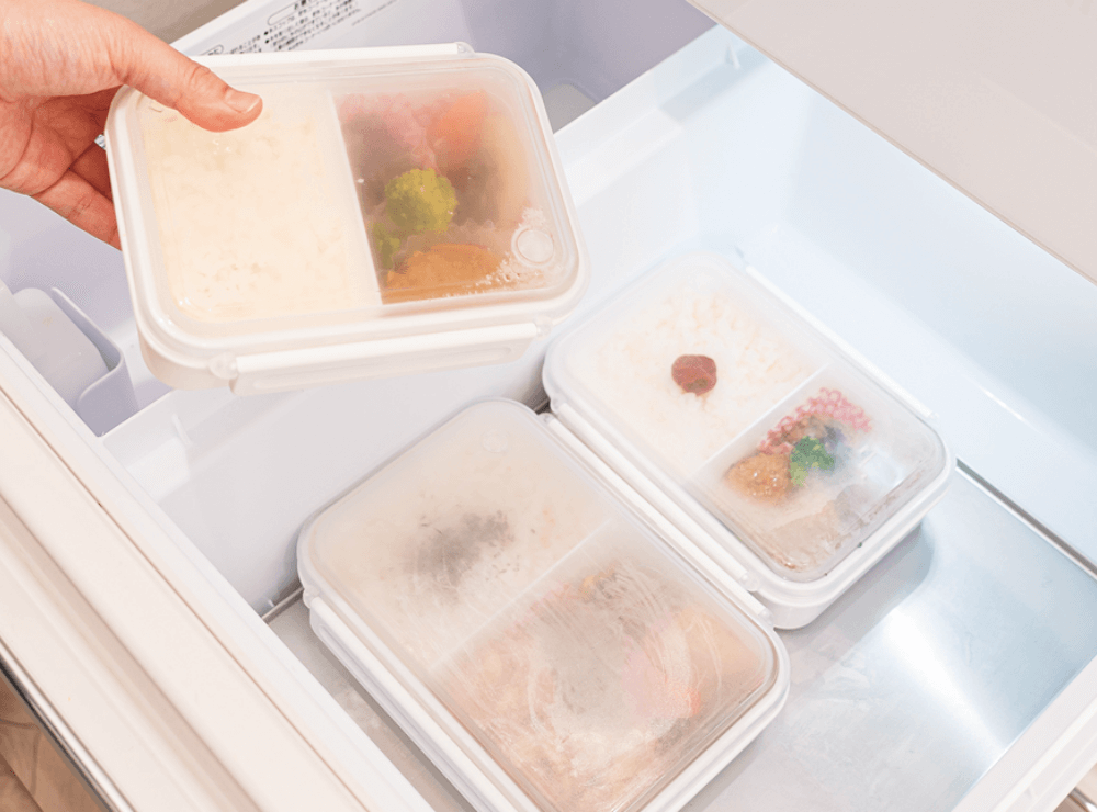 OSK お弁当箱を冷蔵庫に入れる様子