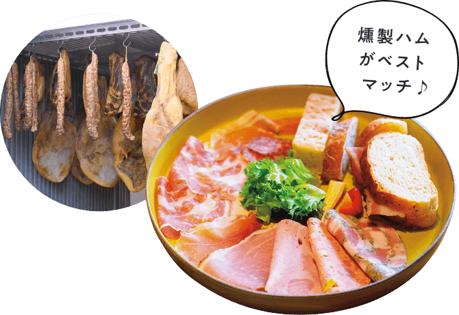 フードメニューを楽しむ参加者たち