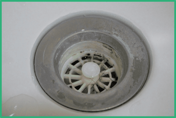 排水口の内部にたまる水アカや石鹸かす